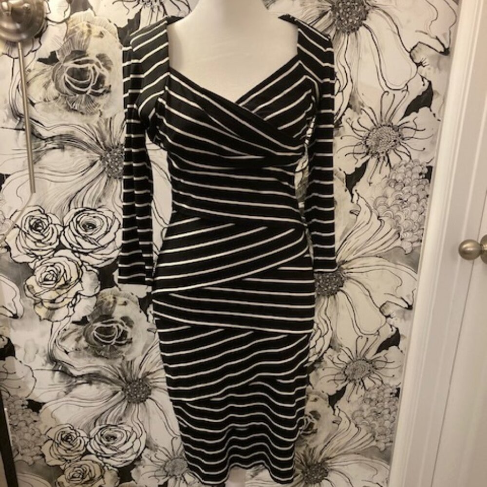 WHITE HOUSE BLACK MARKET Women's Dress Black White Striped Long Sleeve SIZE 4